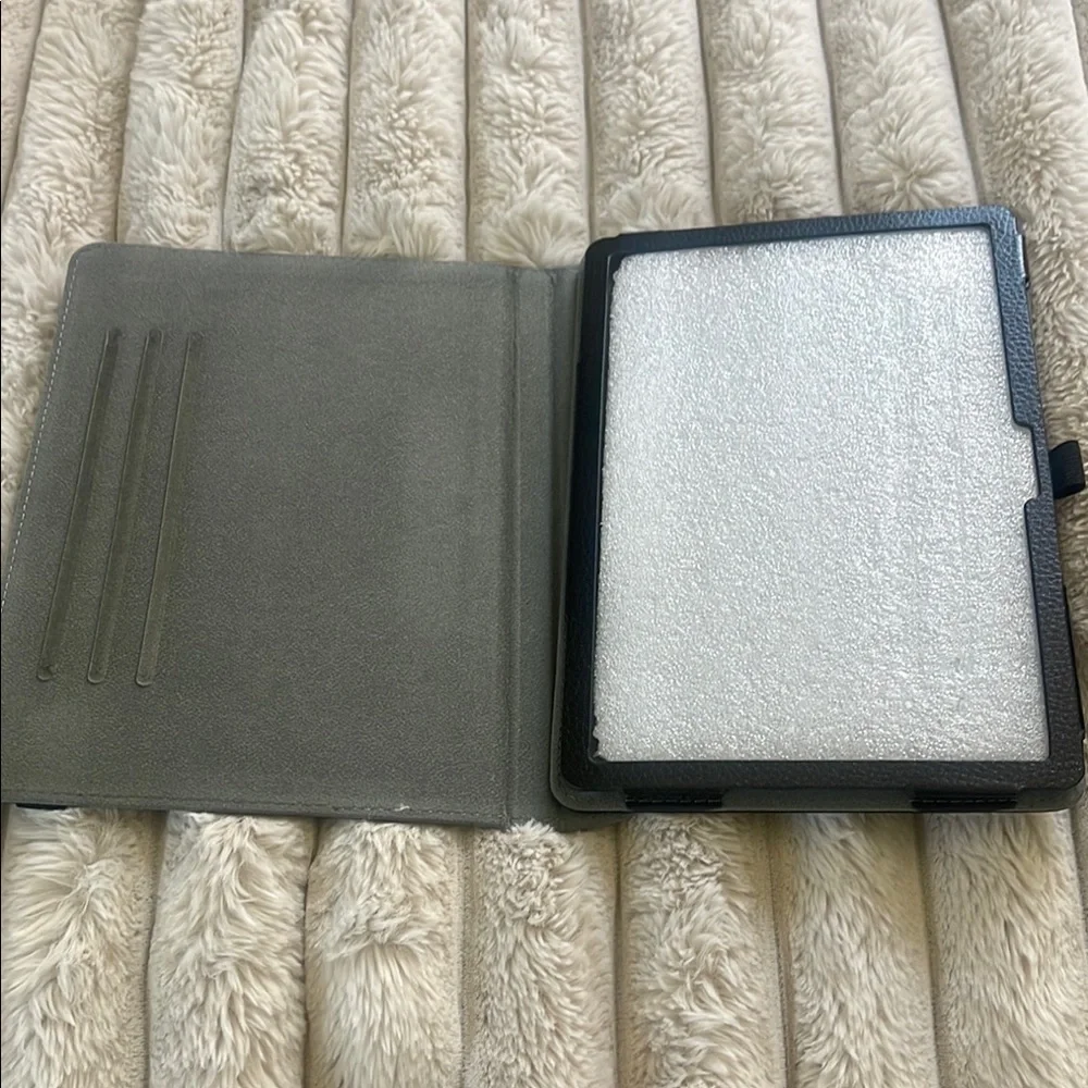 ❤️NEW!!!❤️Black ROTATING Leather Tablet Case
